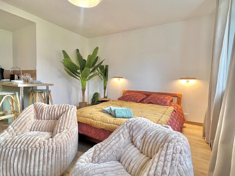 Bed, Bedroom