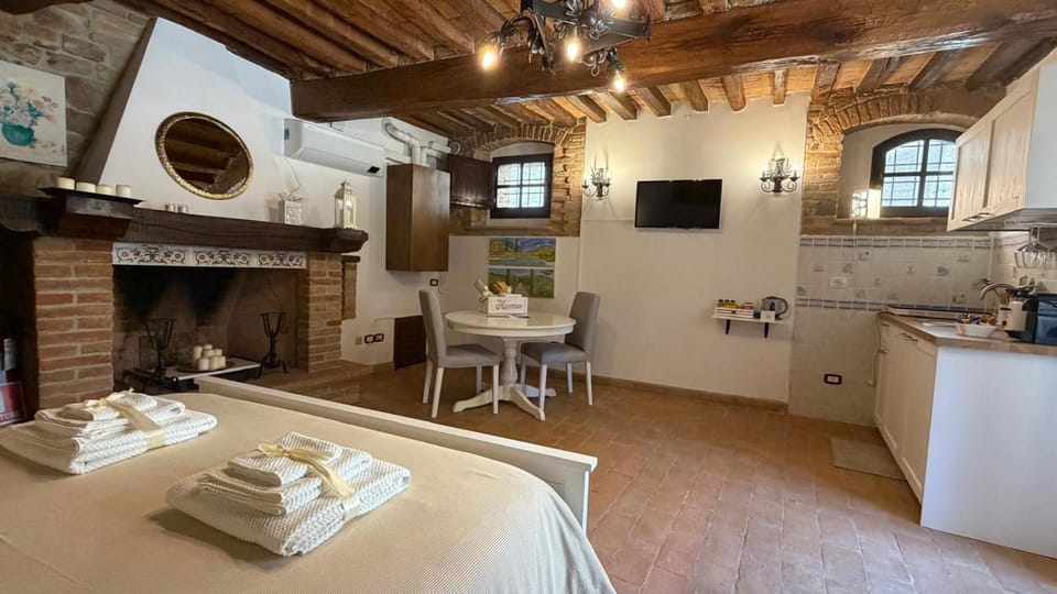 Suite Romantica Borgo di Castelleone di Deruta Apartment in Umbria
