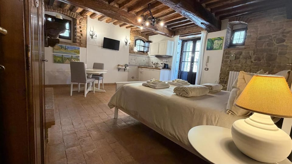 Suite Romantica Borgo di Castelleone di Deruta Apartment in Umbria