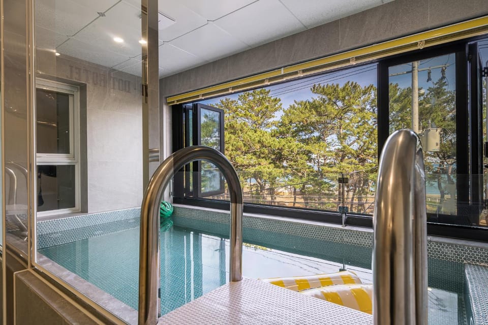 Pool view, Swimming pool