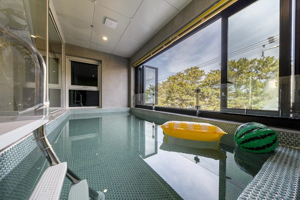 Pool view, Swimming pool