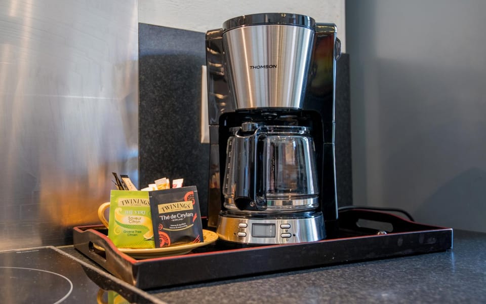 Coffee/tea facilities, toaster