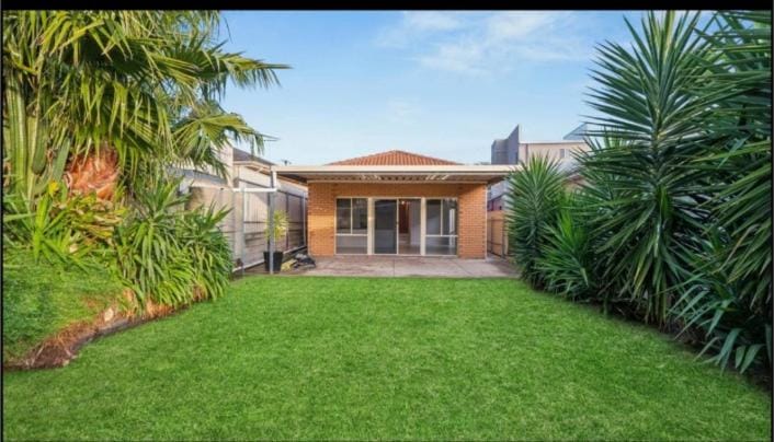 Property building, Spring, Day, Natural landscape, Garden, Garden view