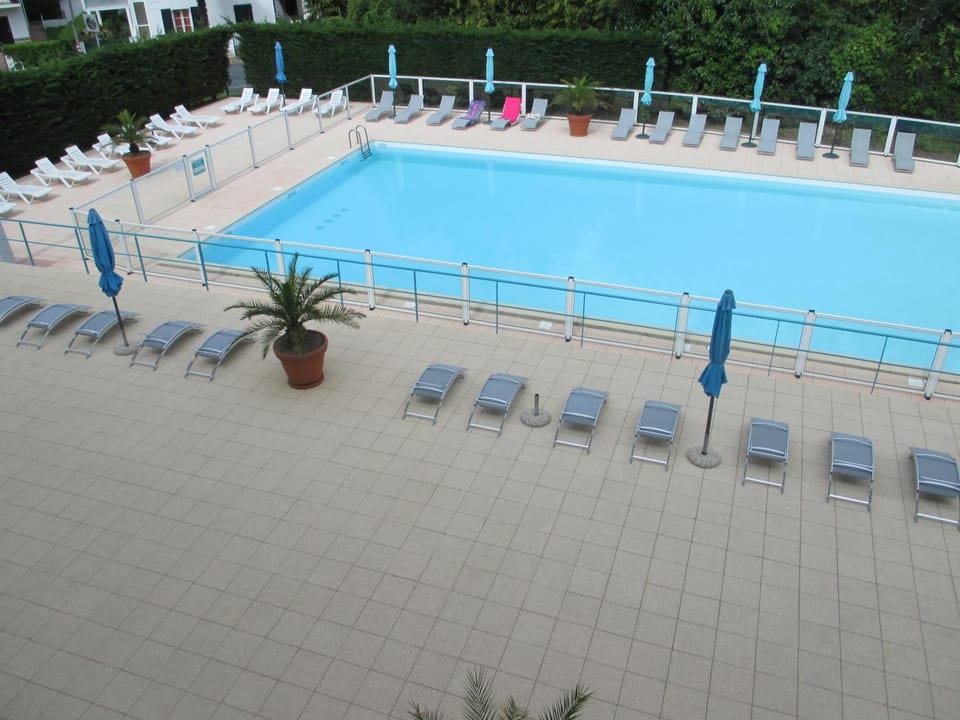 Swimming pool, Swimming pool