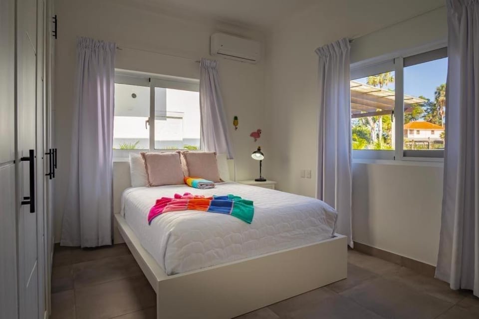 Bed, Bedroom, air conditioner