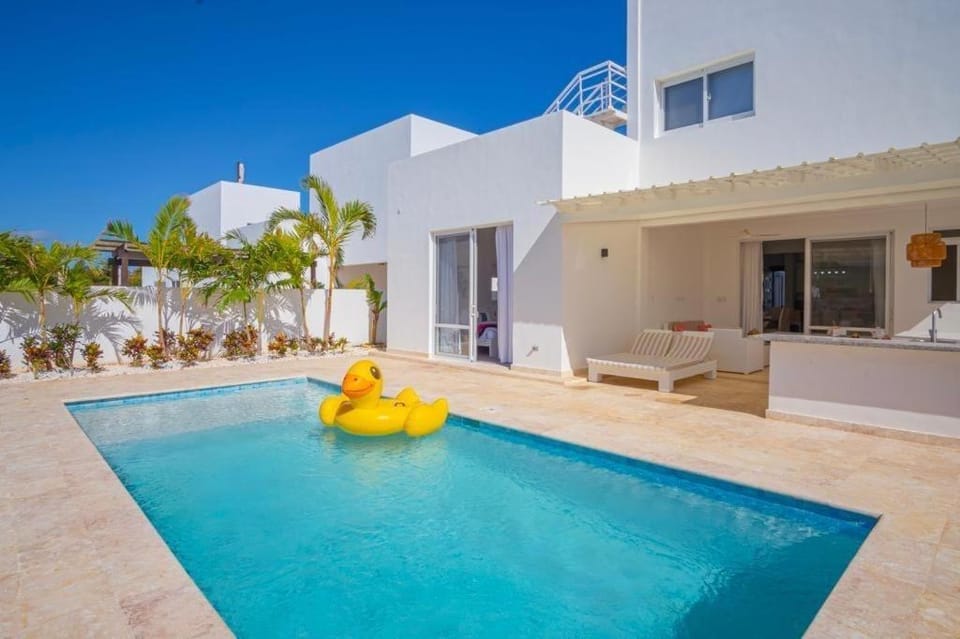 Patio, Pool view, Swimming pool, sunbed