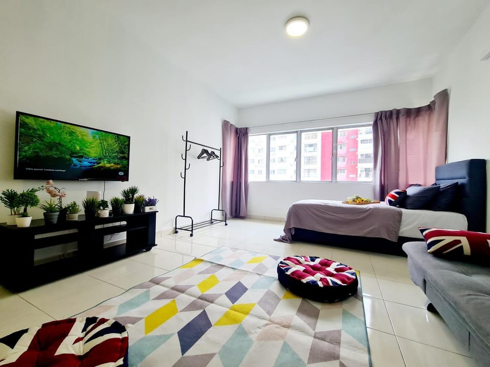 Bed, TV and multimedia, Living room, Seating area