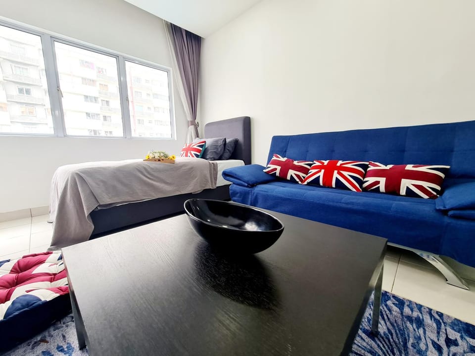 Bed, Living room, Photo of the whole room, Seating area