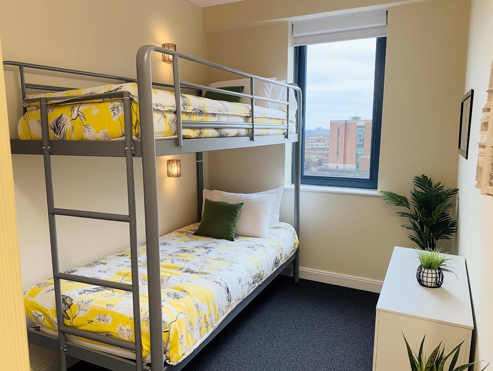 Bed, Photo of the whole room, Bedroom, bunk bed, towels