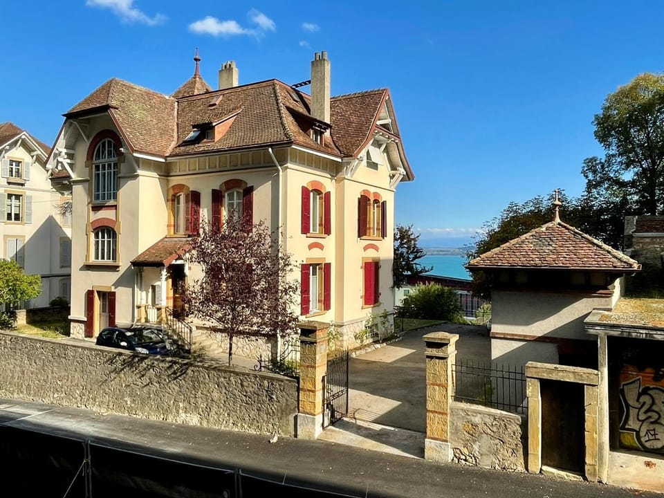 Property building, Facade/entrance, Parking