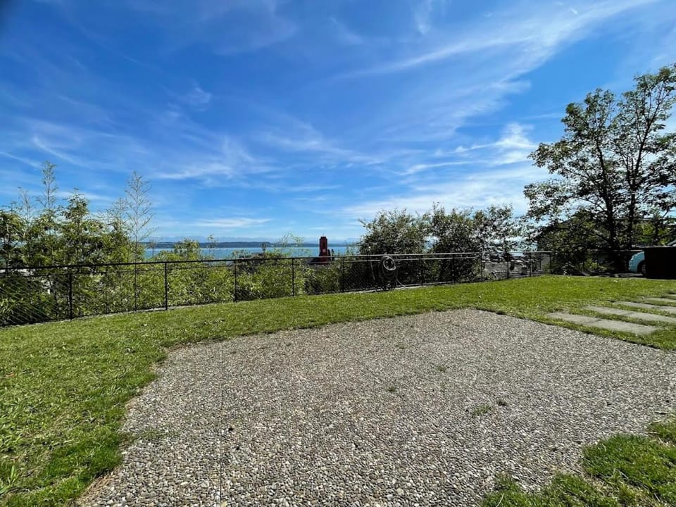 Garden, Lake view, Lake view, Location