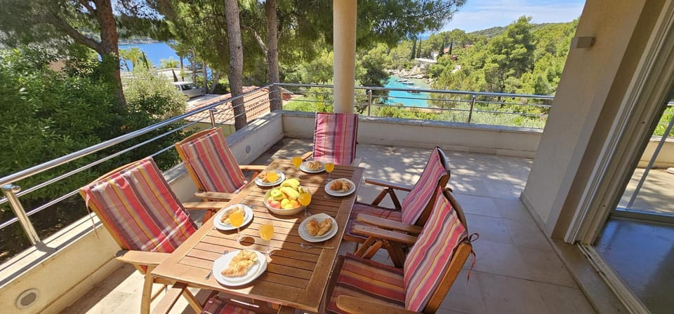 Natural landscape, Balcony/Terrace, Dining area, Sea view
