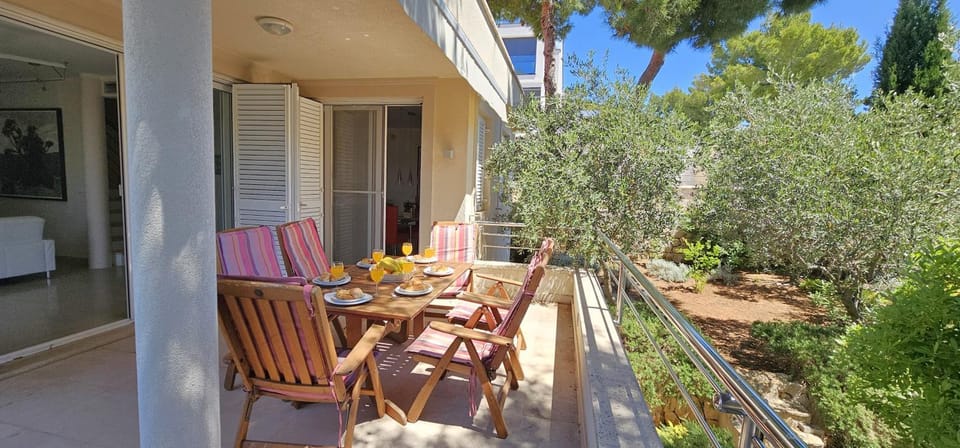Dining area, Garden view