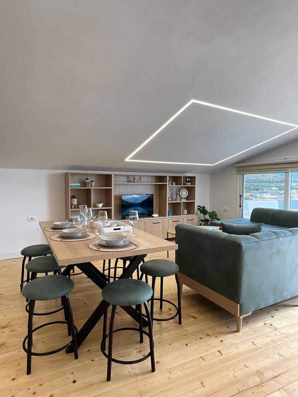 Living room, Dining area