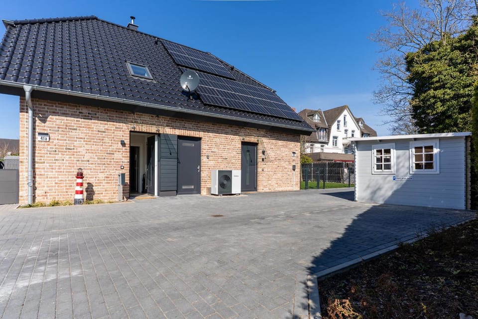 Property building, Facade/entrance, Parking
