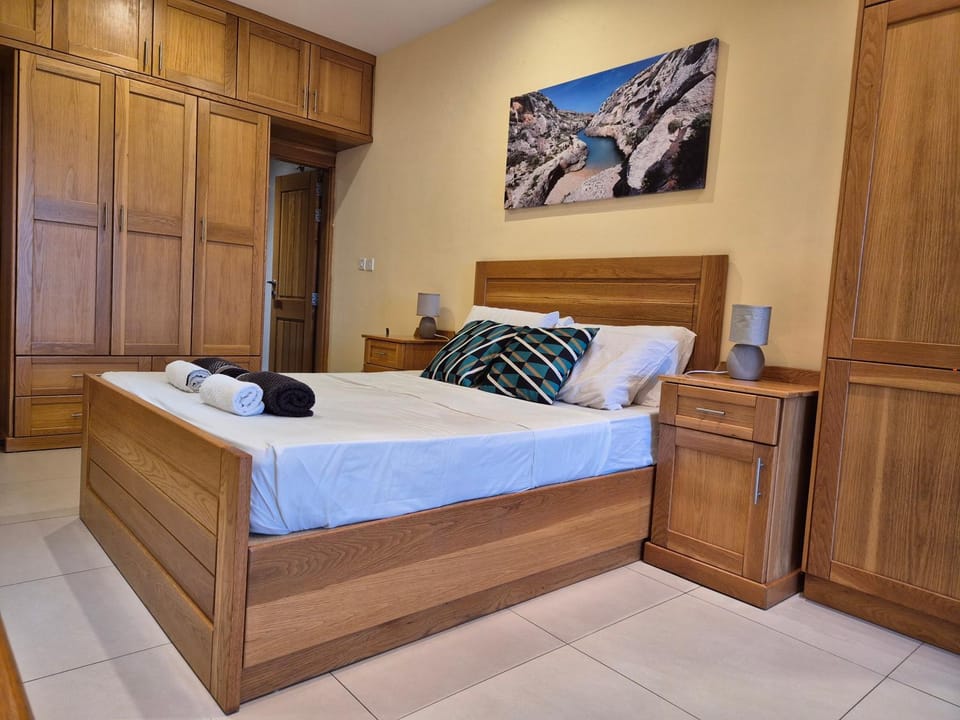 Bed, Photo of the whole room, Bedroom, wardrobe