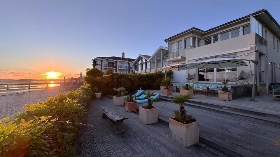 Property building, Patio, Natural landscape, View (from property/room), Balcony/Terrace, Sea view, Sunset