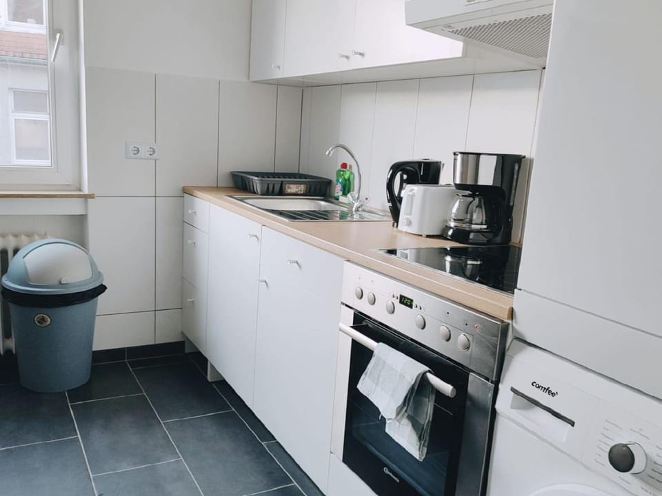 Coffee/tea facilities, Kitchen or kitchenette, oven, toaster