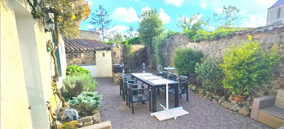 Patio, Dining area