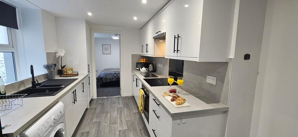 Kitchen or kitchenette, kitchen