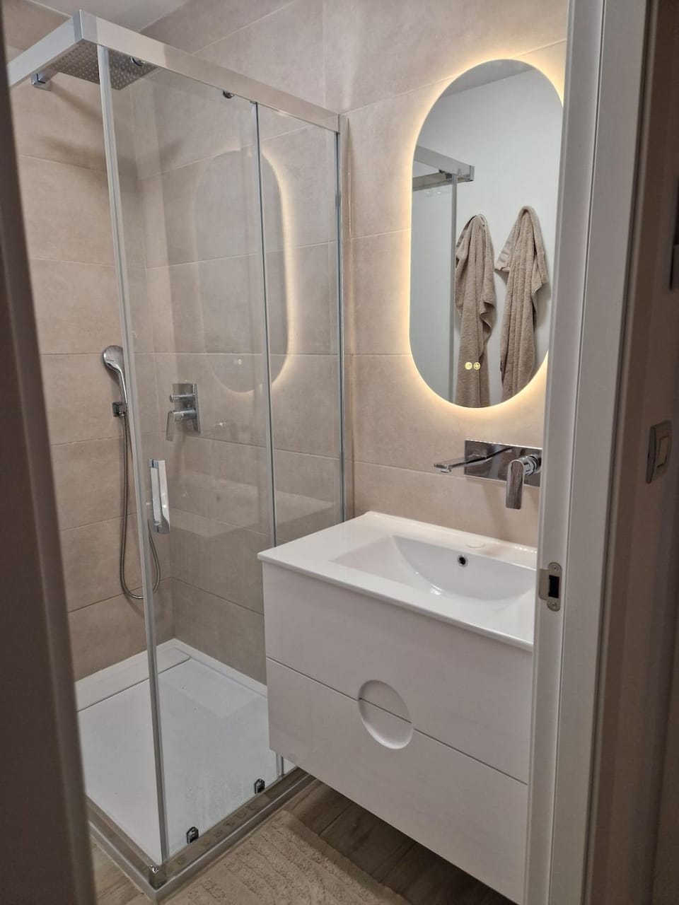 Shower, Bathroom, towels