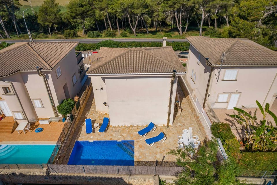 Property building, Pool view