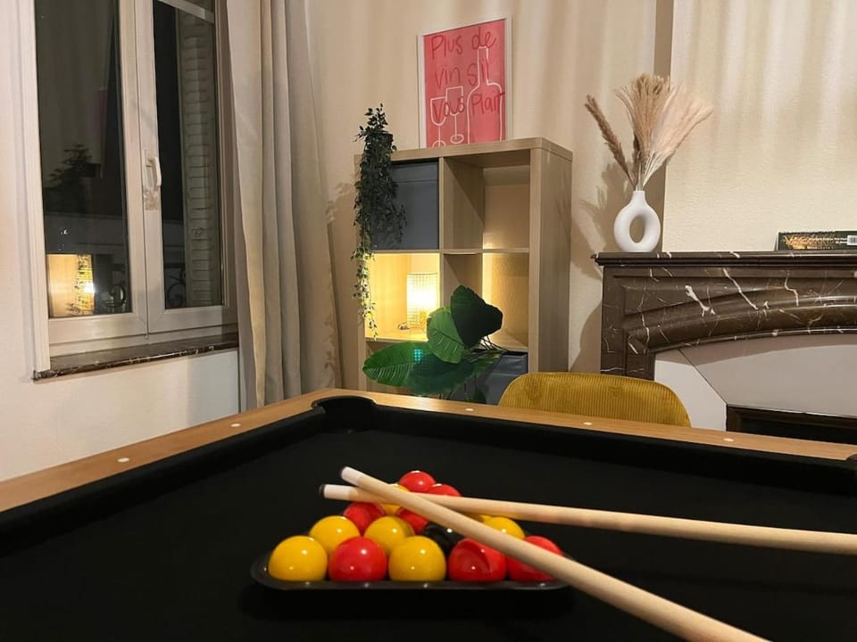 Billiard, Game Room