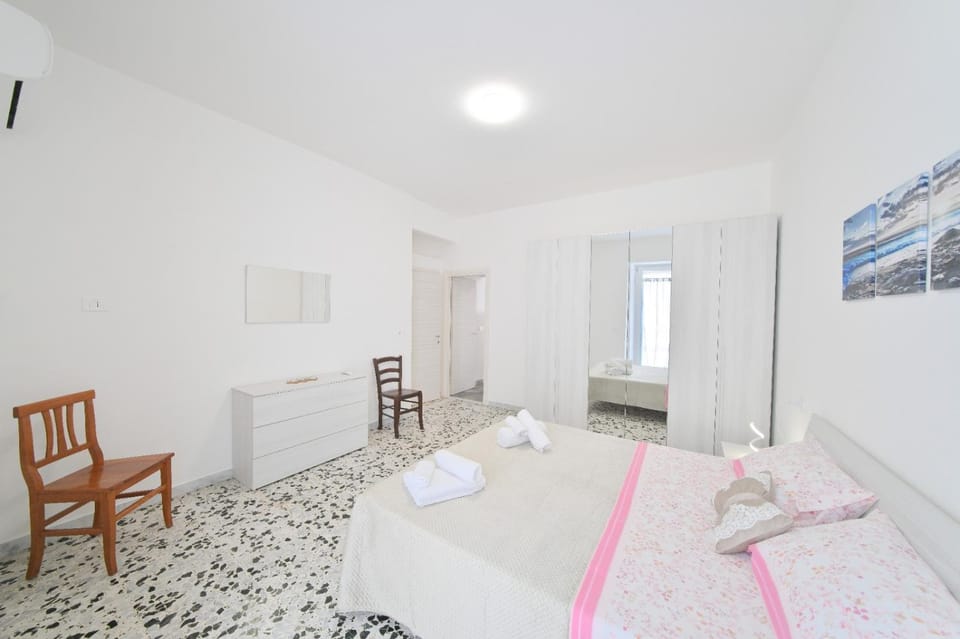 Bed, Photo of the whole room, Bedroom, towels, wardrobe