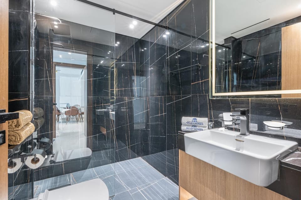 Shower, Bathroom, towels