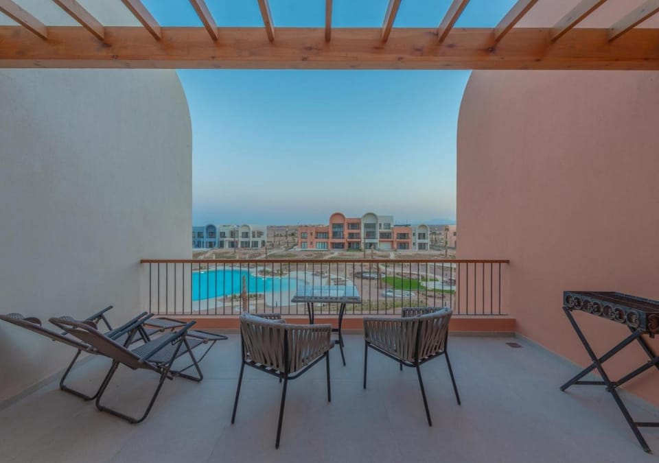 Sophisticated 1BR 1,5 Bath Duplex - Kamaran El Gouna, Pool View & Access Apartment in Hurghada