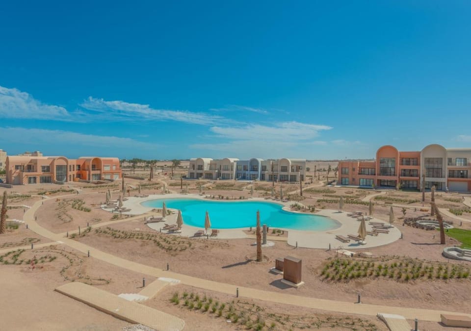 Sophisticated 1BR 1,5 Bath Duplex - Kamaran El Gouna, Pool View & Access Apartment in Hurghada