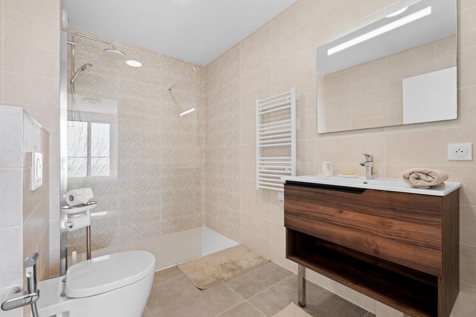 Shower, Toilet, Bathroom