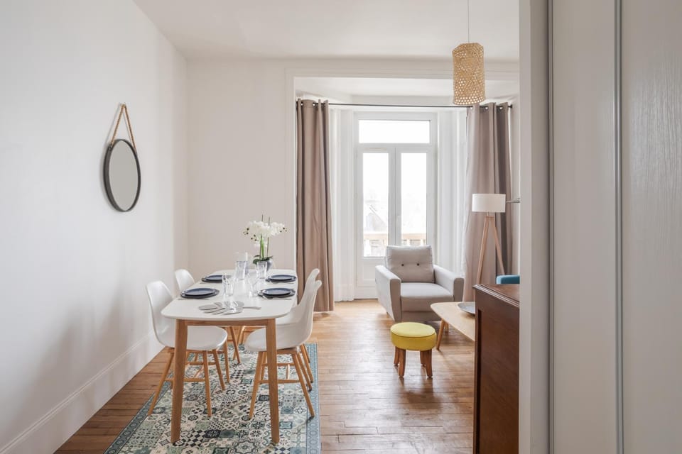 Seating area, Dining area