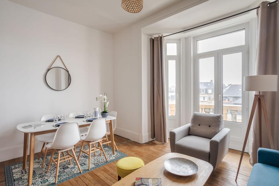 Seating area, Dining area