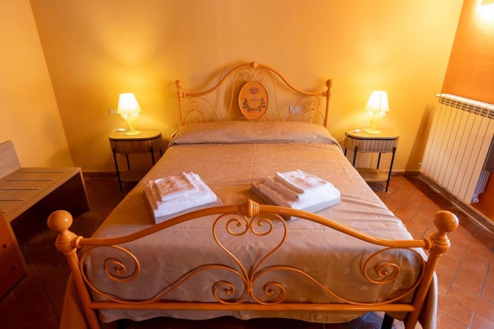 Bed, Photo of the whole room, Bedroom, internet
