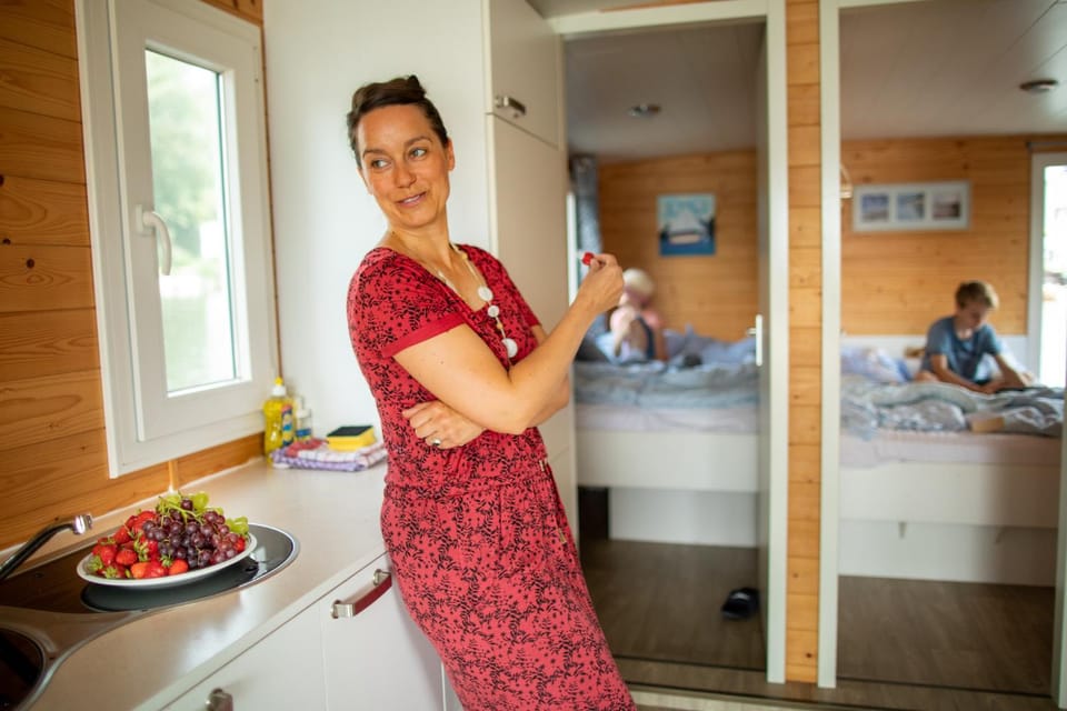 People, Kitchen or kitchenette, Living room