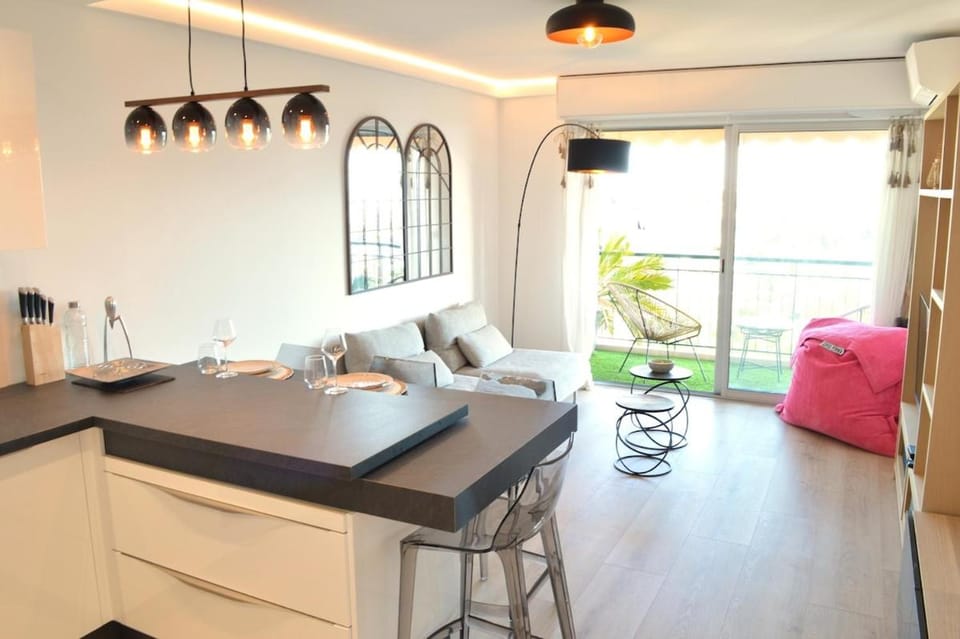 Appartement 2P vue mer Antibes Apartment in Antibes