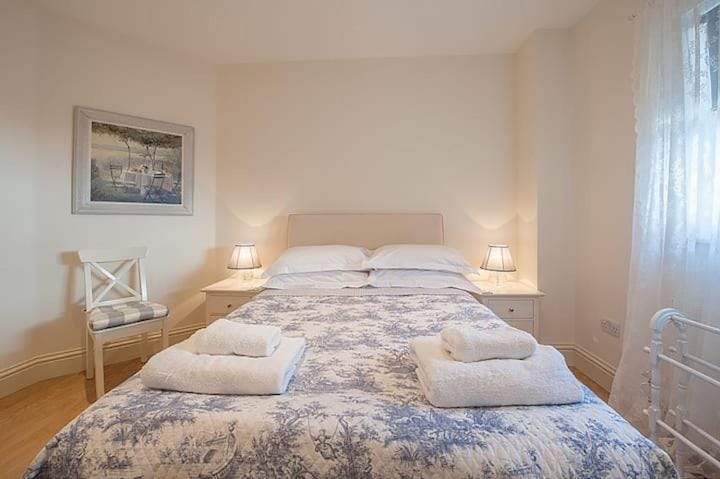 Carlton Lodge, Two bedroom apartment with parking space Apartment in Broadstairs