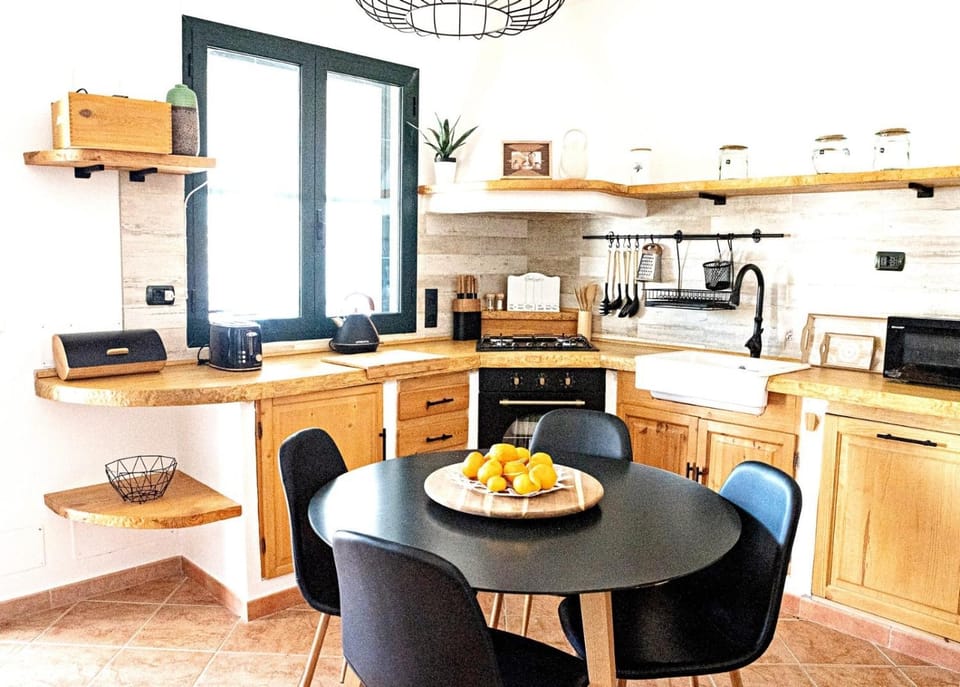 Property building, Kitchen or kitchenette, Living room