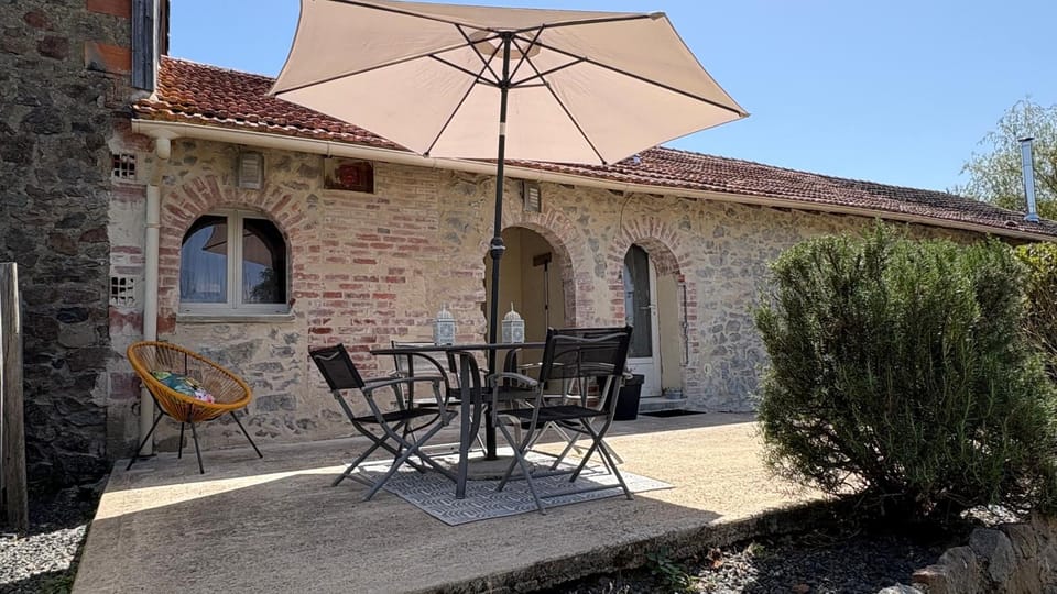 Property building, Patio, Garden, Dining area, Garden view