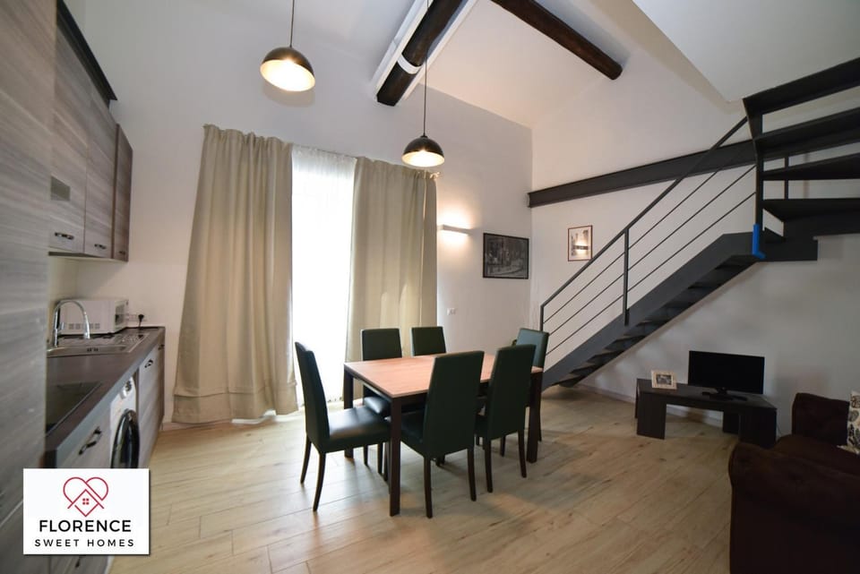 Kitchen or kitchenette, Dining area, stove
