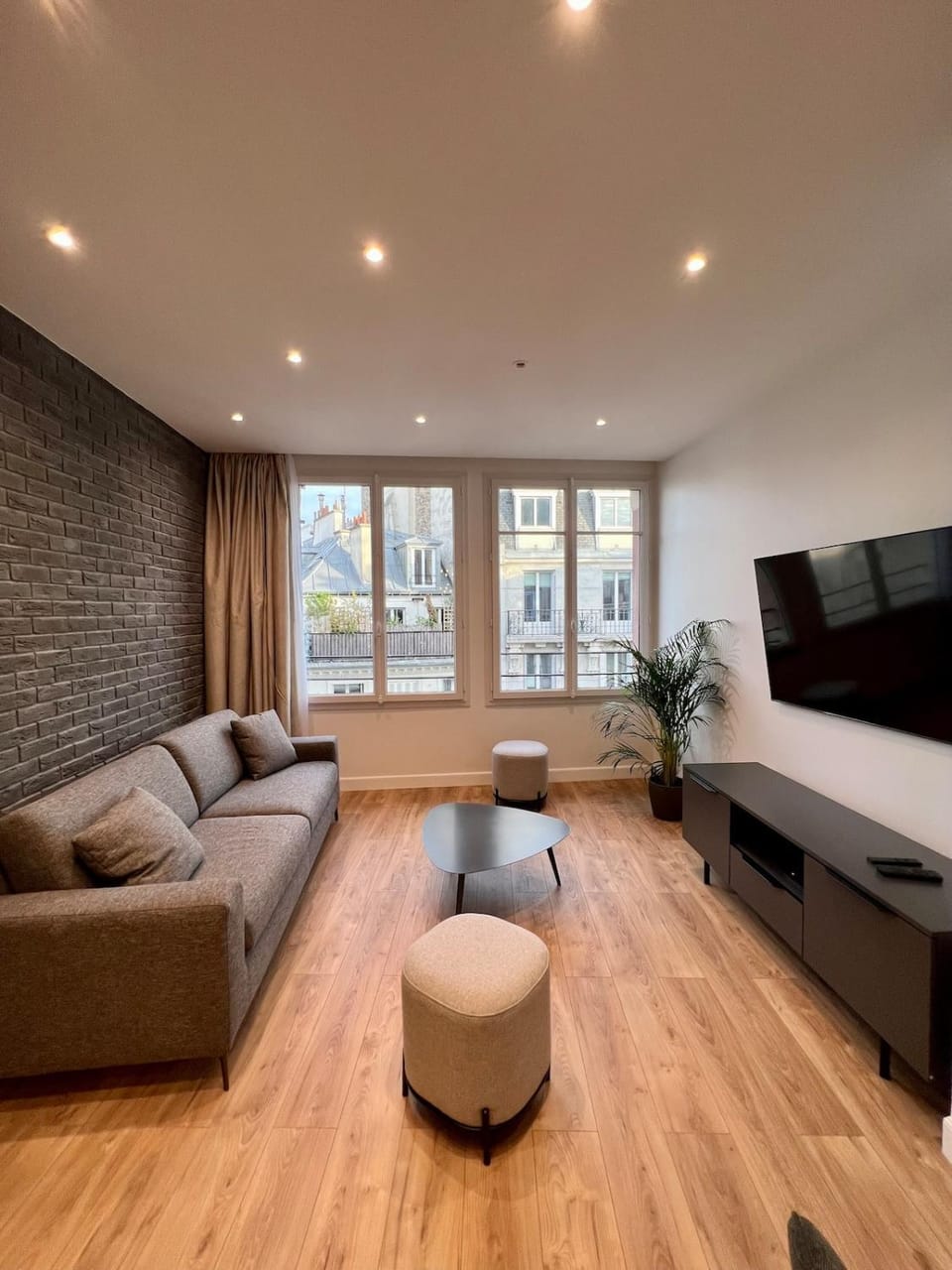 Spacious newly renovated loft with AC Apartment in Paris