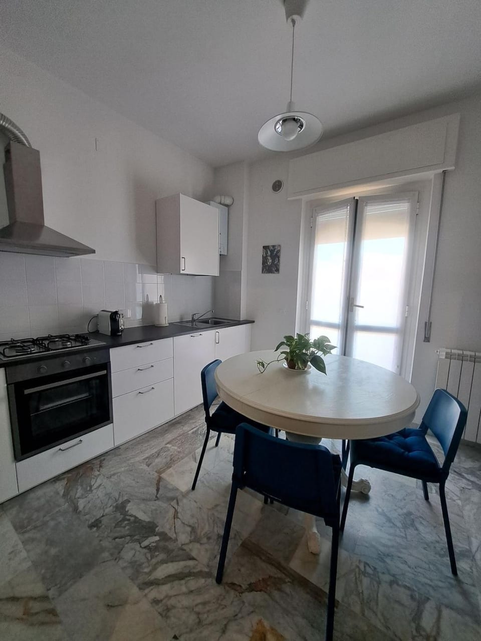 Kitchen or kitchenette, Dining area, pet friendly, stove