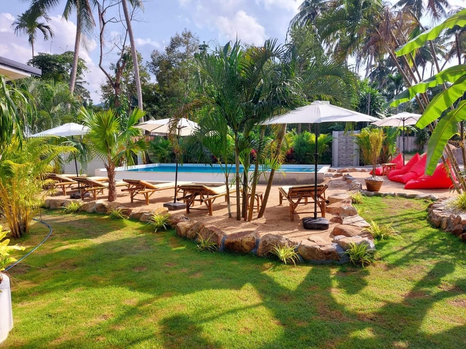 Garden, Pool view, Swimming pool, Swimming pool, sunbed