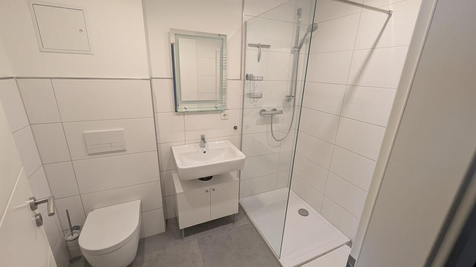 Shower, Toilet, Bathroom, towels