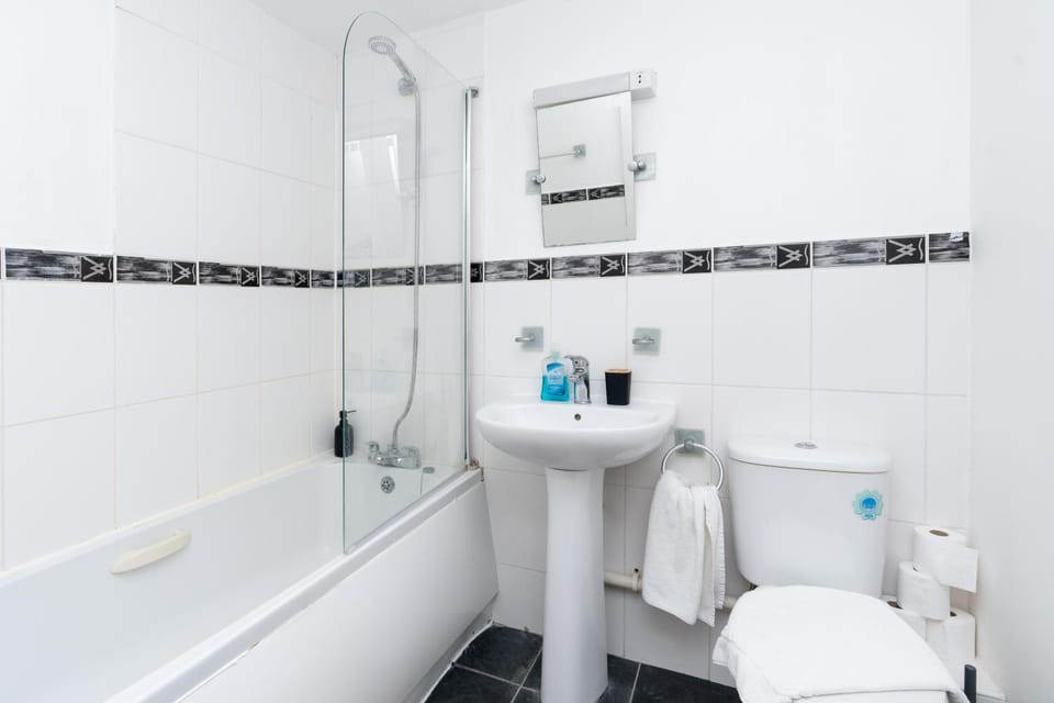 Shower, Toilet, Bathroom, Bath