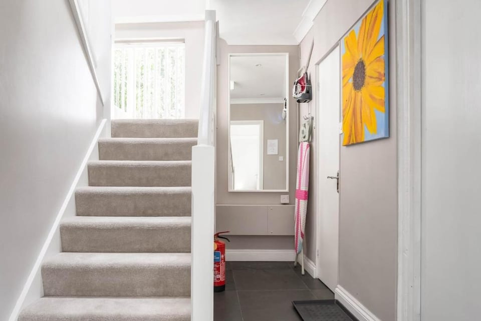 Bright, Restful Coach House in Central Sevenoaks House in Sevenoaks District