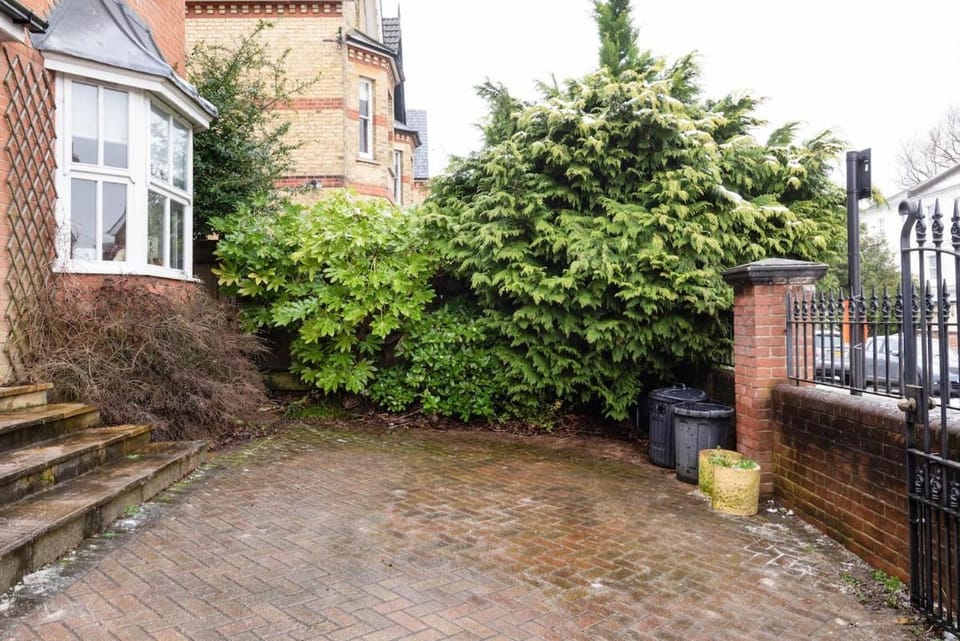 Bright, Restful Coach House in Central Sevenoaks House in Sevenoaks District