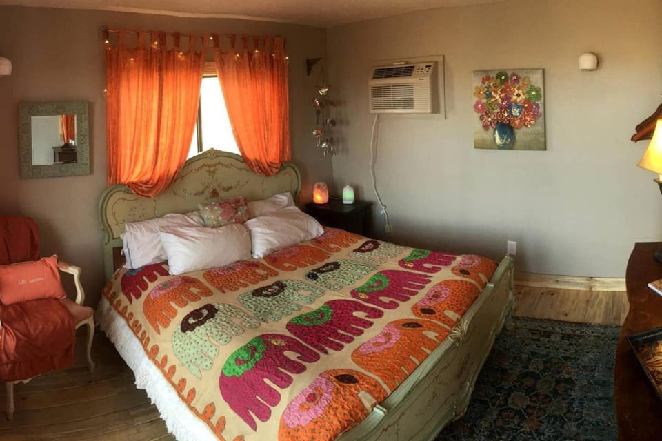 Romantic Yucca Valley Cabin with Hot Tub Cabin in Yucca Valley