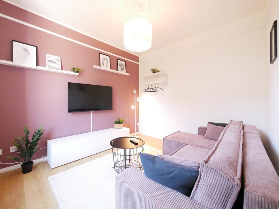 Communal lounge/ TV room, TV and multimedia, Living room, Seating area